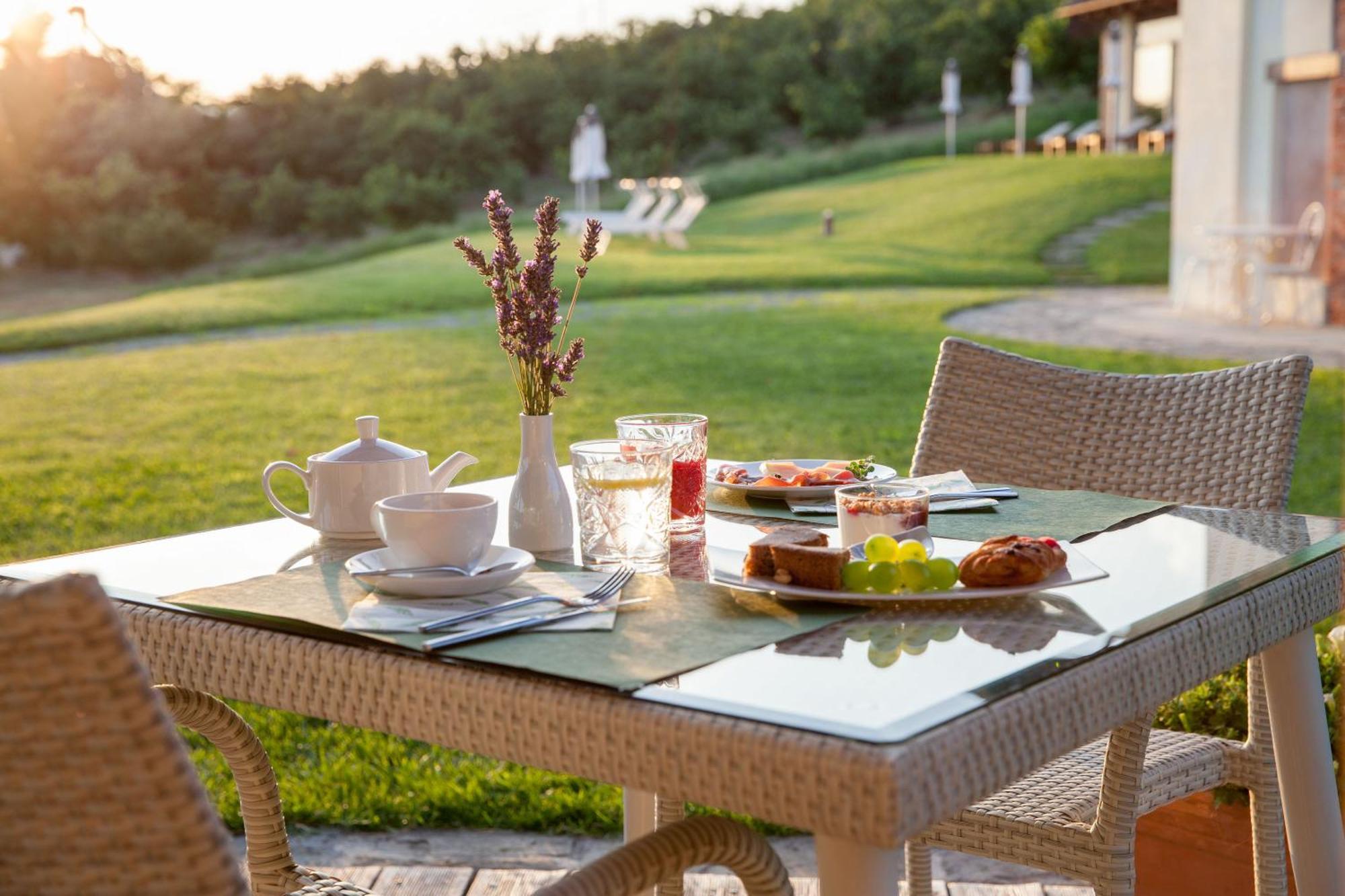 Relais Montemarino Hotell Borgomale Exteriör bild