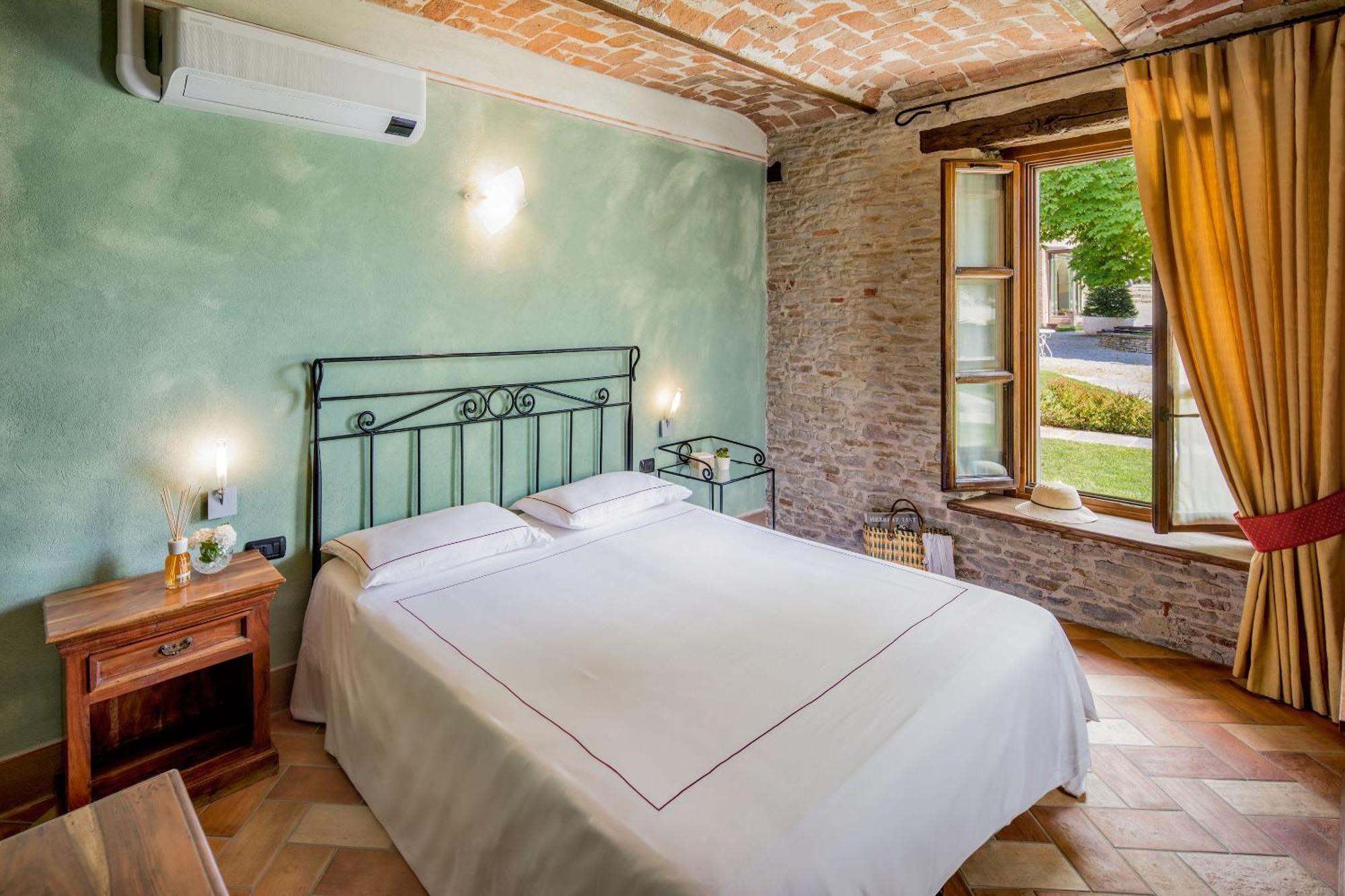 Relais Montemarino Hotell Borgomale Exteriör bild