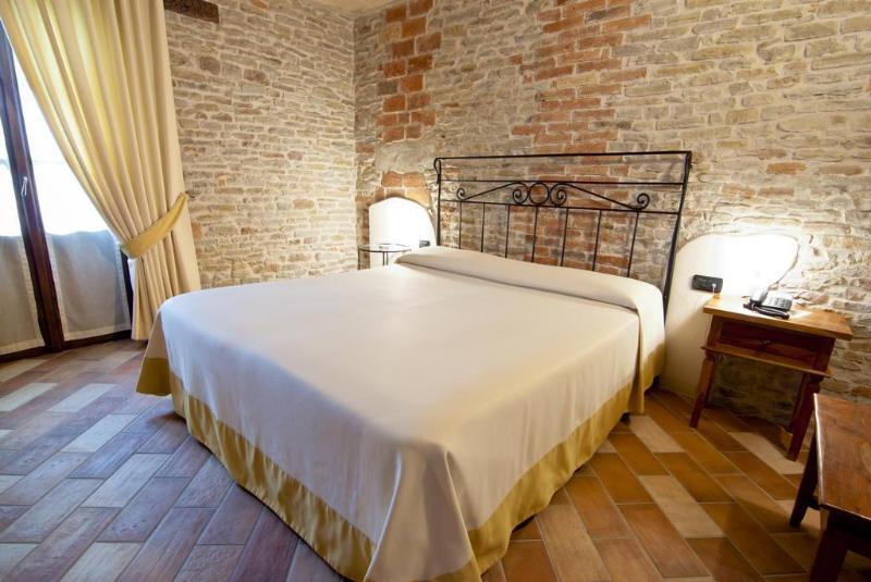 Relais Montemarino Hotell Borgomale Exteriör bild